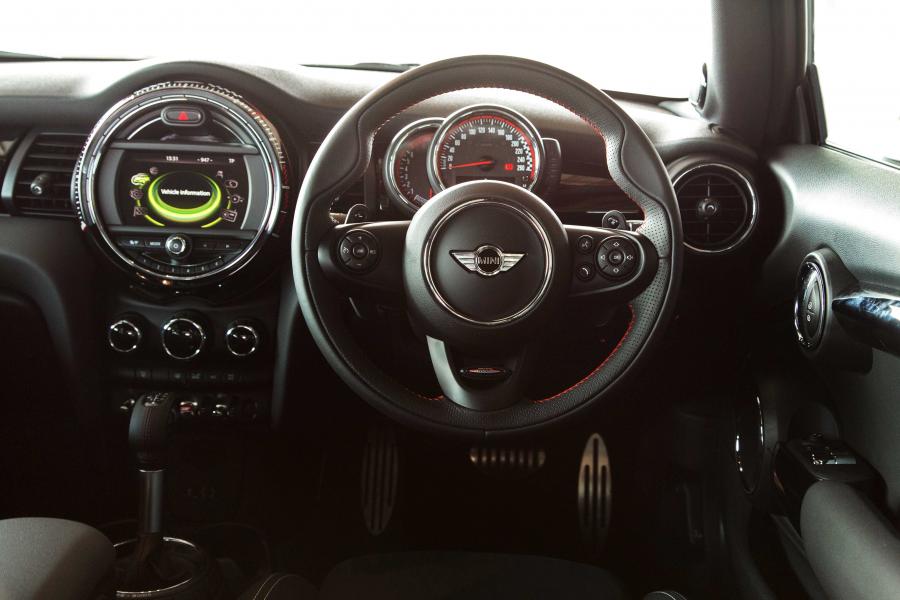  Mini Cooper S JCW 2015 года  (ZA) (фото 3 из 24)